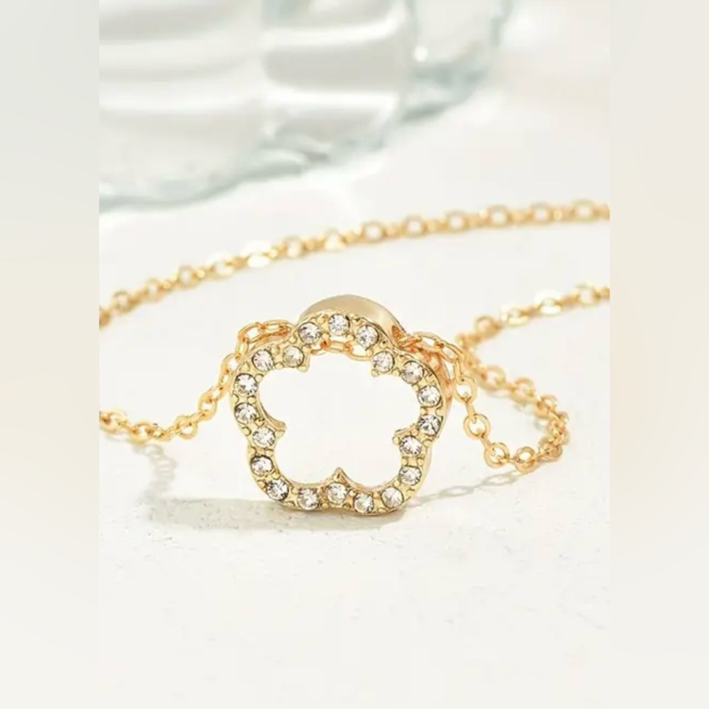 Cubic Zirconia Clover necklace, open design. - Picture 1 of 3